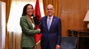 Ambasadorja e re e be në tiranë merr detyrën, sofia moreira de sousa i dorëzon letrat kredenciale presidentit begaj, diskutohet edhe për integrimin 2026