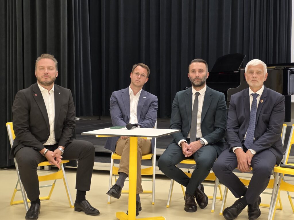 Augančio sendvario rūpesčiai – prie vieno stalo su ministru ir „via lietuva“ 2026 - teisingumas - iustitia. Bg Via lietuva augančio sendvario rūpesčiai – prie vieno stalo su ministru ir „via lietuva“ 2026 augan sendvario pes iai prie vieno stalo ministru via l 4 via lietuva iustitia. Bg susisiekimo ministras j. Taminskas, „via lietuva“ vadovas m. Gedaminskas ir klaipėdos rajono savivaldybės meras b. Markauskas bei administracijos direktorius jevgenijus... Augančio sendvario rūpesčiai – prie vieno stalo su ministru ir „via lietuva“ 2026 2026-09-25 11:04:13 teisingumas - iustitia. Bg via lietuva