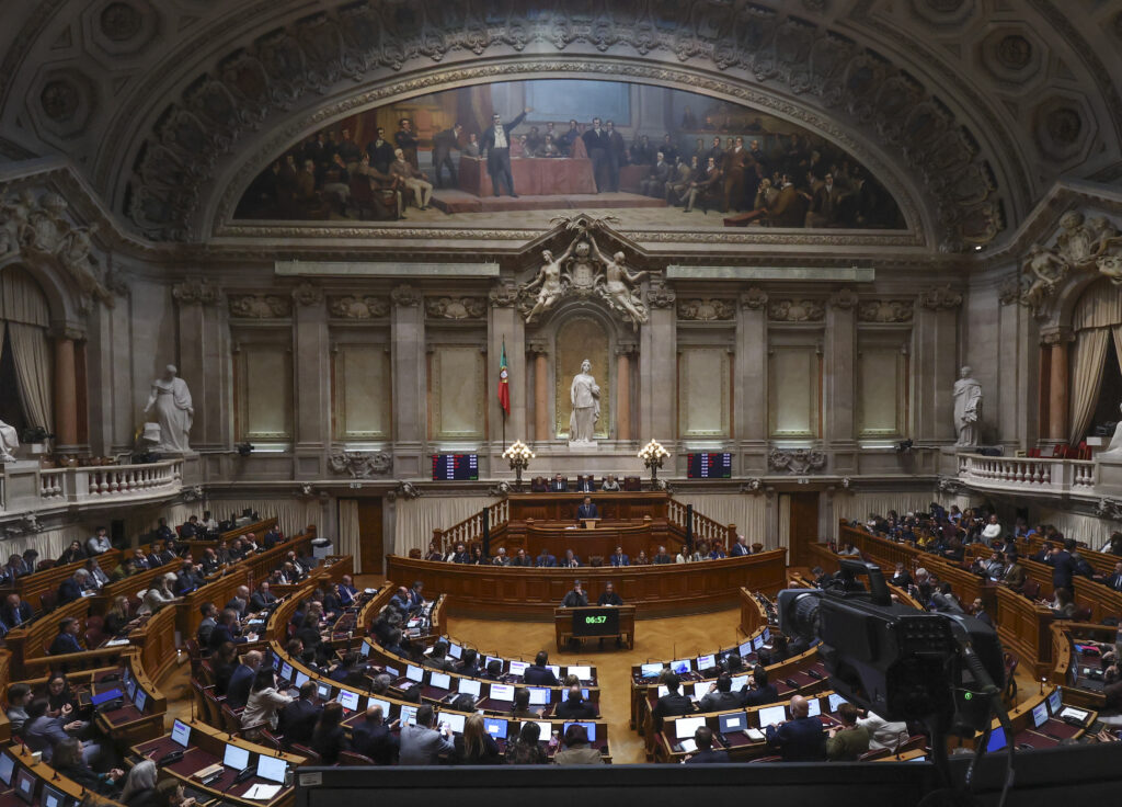 Moção de censura do chega ao governo vai ser discutida no parlamento a 8 de setembro 2026