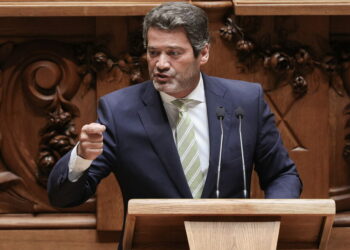Chega vai chamar ministro das finanças à ar par explicar operação da compra da ren 2026