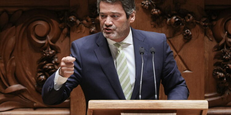 Chega vai chamar ministro das finanças à ar par explicar operação da compra da ren 2026 - justiça - iustitia. Bg Chega vai chamar ministro das finanças à ar par explicar operação da compra da ren 2026