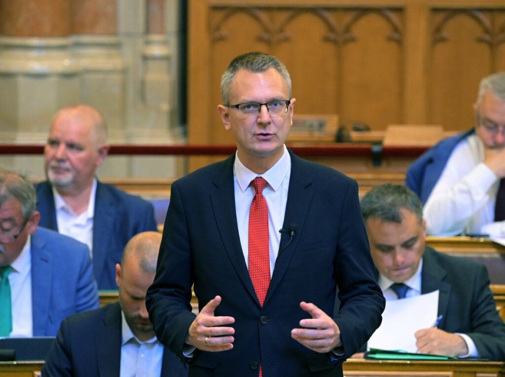 “Condescending” Remarks About Teachers Prompt Calls for Education Minister’s Resignation 2026