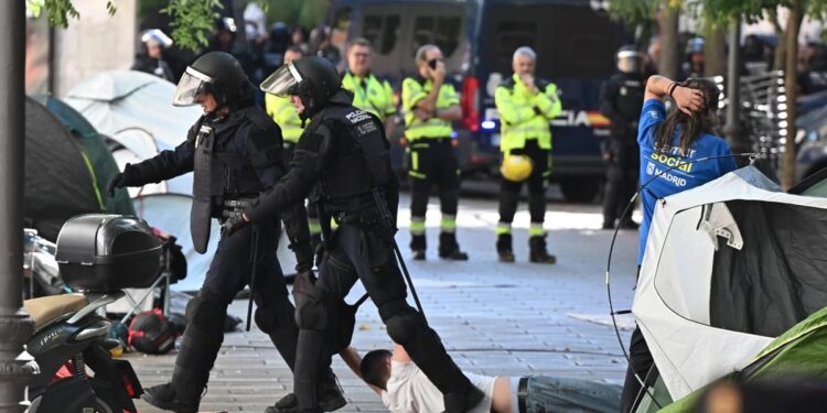 Delegación del gobierno abre una investigación por posibles excesos policiales en el desahucio de maricarmen 2026 - justicia - iustitia. Bg Delegación del gobierno abre una investigación por posibles excesos policiales en el desahucio de maricarmen 2026