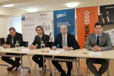 V družbi gen-i danes izredna seja uprave zaradi »golobovega« direktorja, ki so ga v romuniji aretirali zaradi domnevne podkupnine 2026 - pravosodje - iustitia. Bg Gen-i v družbi gen-i danes izredna seja uprave zaradi »golobovega« direktorja, ki so ga v romuniji aretirali zaradi domnevne podkupnine 2026 dru gen danes izredna seja uprave zaradi golobovega dir 1 gen-i piše: sara kovač (nova24tvsi), sta
gregor hudohmet, direktor hčerinske družbe gen-i – gen-i sonce – naj bi bil... Iustitia. Bg v družbi gen-i danes izredna seja uprave zaradi »golobovega« direktorja, ki so ga v romuniji aretirali zaradi domnevne podkupnine 2026 2026-09-27 14:17:37 pravosodje - iustitia. Bg gen-i