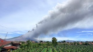 Eruption of Sinabung volcano on Indonesia’s Sumatra island prompts higher alert 2026