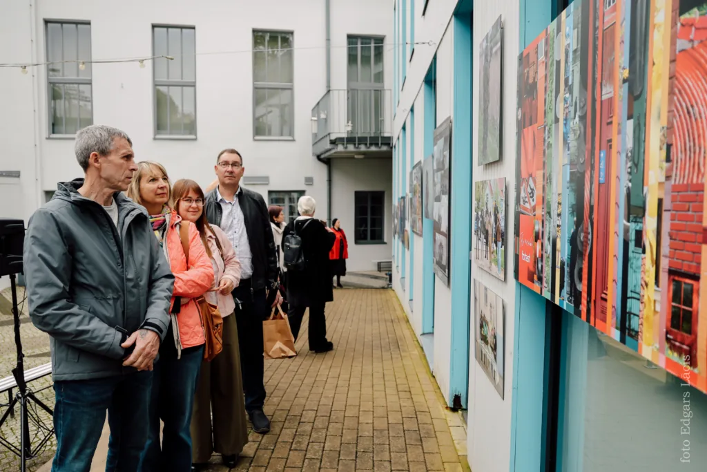 Lielākais ikgadējais fotopasākums fotogalerija + raksts: talsos aizvadīts lielākais ikgadējais fotopasākums latvijā 2026 fotogalerija raksts talsos aizvad liel kais ikgad jais 1 lielākais ikgadējais fotopasākums šobrīd talsu kultūras centrā apskatāmas pat vairākas fotogrāfu izstādes&nbsp;– ne tikai divos centra stāvos, bet arī... Iustitia. Bg fotogalerija + raksts: talsos aizvadīts lielākais ikgadējais fotopasākums latvijā 2026 2026-09-25 13:33:19 taisnīgums - iustitia. Bg lielākais ikgadējais fotopasākums