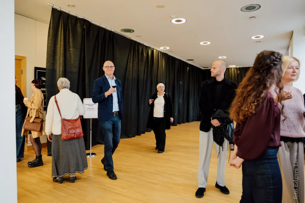 Lielākais ikgadējais fotopasākums fotogalerija + raksts: talsos aizvadīts lielākais ikgadējais fotopasākums latvijā 2026 fotogalerija raksts talsos aizvad liel kais ikgad jais 2 lielākais ikgadējais fotopasākums šobrīd talsu kultūras centrā apskatāmas pat vairākas fotogrāfu izstādes&nbsp;– ne tikai divos centra stāvos, bet arī... Iustitia. Bg fotogalerija + raksts: talsos aizvadīts lielākais ikgadējais fotopasākums latvijā 2026 2026-09-25 13:33:19 taisnīgums - iustitia. Bg lielākais ikgadējais fotopasākums