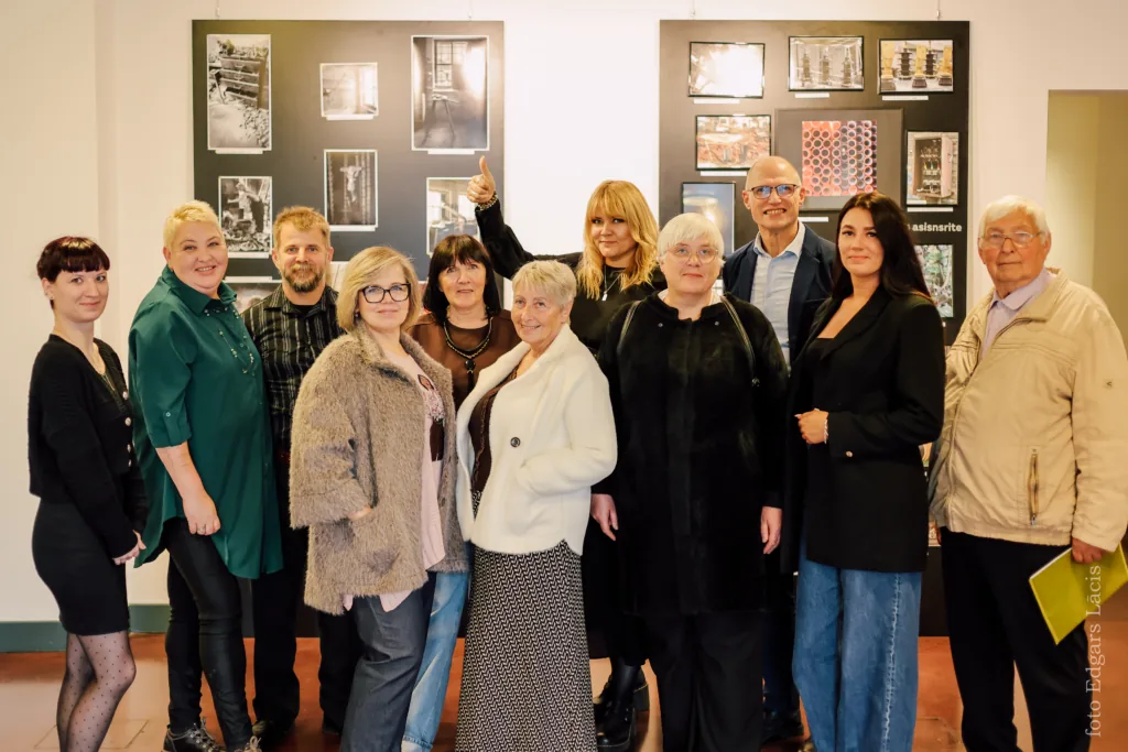 Lielākais ikgadējais fotopasākums fotogalerija + raksts: talsos aizvadīts lielākais ikgadējais fotopasākums latvijā 2026 fotogalerija raksts talsos aizvad liel kais ikgad jais 45 lielākais ikgadējais fotopasākums šobrīd talsu kultūras centrā apskatāmas pat vairākas fotogrāfu izstādes&nbsp;– ne tikai divos centra stāvos, bet arī... Iustitia. Bg fotogalerija + raksts: talsos aizvadīts lielākais ikgadējais fotopasākums latvijā 2026 2026-09-25 13:33:19 taisnīgums - iustitia. Bg lielākais ikgadējais fotopasākums