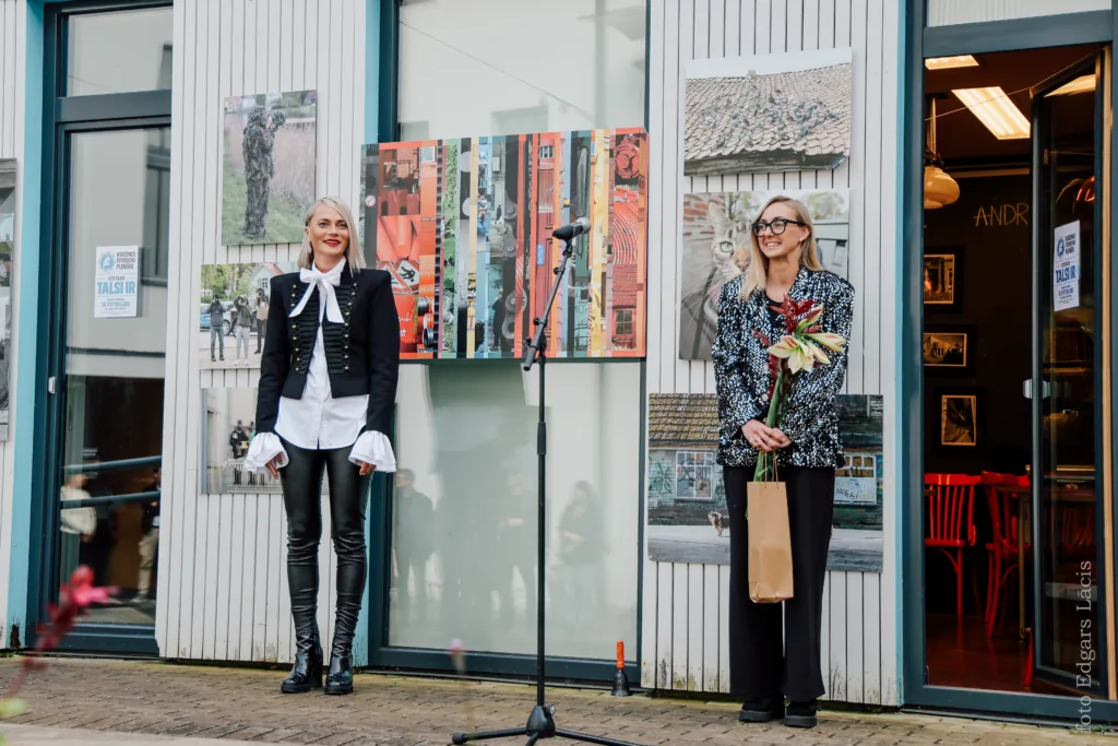 Lielākais ikgadējais fotopasākums fotogalerija + raksts: talsos aizvadīts lielākais ikgadējais fotopasākums latvijā 2026 fotogalerija raksts talsos aizvad liel kais ikgad jais 5 lielākais ikgadējais fotopasākums šobrīd talsu kultūras centrā apskatāmas pat vairākas fotogrāfu izstādes&nbsp;– ne tikai divos centra stāvos, bet arī... Iustitia. Bg fotogalerija + raksts: talsos aizvadīts lielākais ikgadējais fotopasākums latvijā 2026 2026-09-25 13:33:19 taisnīgums - iustitia. Bg lielākais ikgadējais fotopasākums