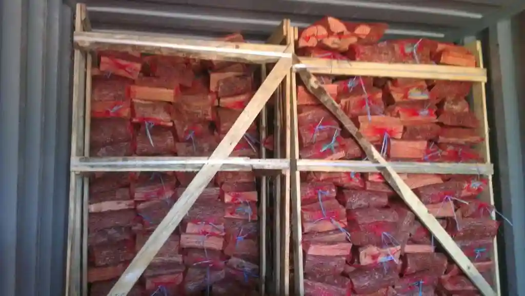Containerladung brennholz nl be, kaminholzsäcke, gespaltenes birkenholz, günstiges holz, ökologisches holz, getrocknetes holz