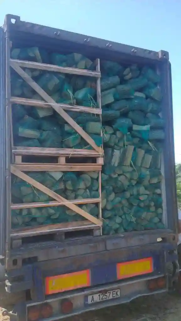 Container brennholz säcke nl be, getrocknetes kaminholz, gespaltenes holz, birkenholz, ökologisches holz, günstiges brennholz