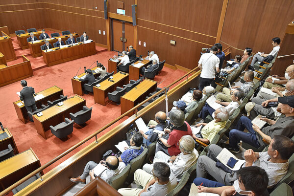 山口県に核のゴミはいらぬ 柳井市議会が反対決議を可決 上関町への中間貯蔵施設計画めぐり住民運動の成果結実 2026 - 正義 山口県に核のゴミはいらぬ 柳井市議会が反対決議を可決 上関町への中間貯蔵施設計画めぐり住民運動の成果結実 2026 hairanu jing huiga shang henozhong megurizhu 2026 7 (2026年9月7日付掲載)
柳井市議会に提出された中間貯蔵施設建設反対決議は、9議員の賛成により可決した(3日)
<span style="font-family: arial, helvetica,... Iustitia. Bg 山口県に核のゴミはいらぬ 柳井市議会が反対決議を可決 上関町への中間貯蔵施設計画めぐり住民運動の成果結実 2026 2026-09-15 07:55:28 正義
