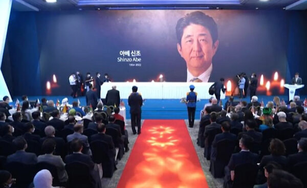 統一教会総裁・韓鶴子に実刑判決　暴かれる宗教右派の政治介入　日本政界の病理にもメスを 2026 hui kareru jie nimo 2026 3 （2026年9月9日付掲載）
任意聴取のため特別検察に出頭する統一教会の韓鶴子総裁（2025年9月、韓国ソウル）
<span style="font-family: arial, helvetica,... Iustitia. Bg 統一教会総裁・韓鶴子に実刑判決　暴かれる宗教右派の政治介入　日本政界の病理にもメスを 2026 2026-09-15 09:13:58 正義
