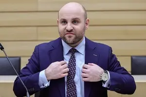 «Идиоты или предатели»: Туск раскритиковал поляков, радующихся триумфу АдГ в Германии 2026