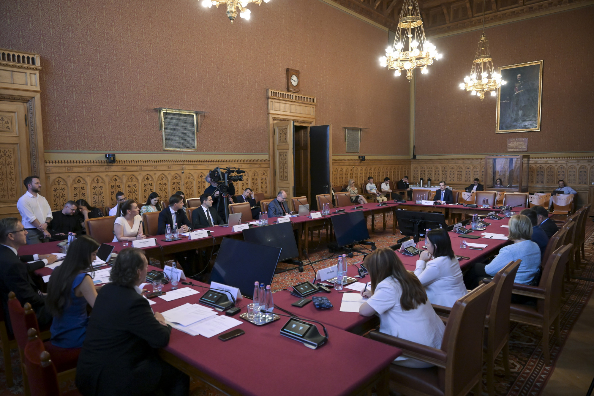 Újra szavaztak a Független Közmédia Testület tagjairól, a szakmai jelöltek átmentek, az ellenzékiek nem 2026