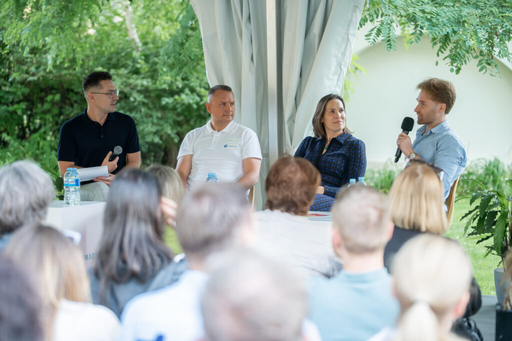 Kai apgaulė skamba kaip tiesa: kodėl sukčiams nebereikia jūsų slaptažodžio 2026 - teisingumas - iustitia. Bg Kai apgaulė skamba kaip tiesa: kodėl sukčiams nebereikia jūsų slaptažodžio 2026 kai apgaul skamba kaip tiesa kod suk iams nebereikia sl 2 iustitia. Bg skaitmeninio sukčiavimo schemos tampa vis sunkiau atpažįstamos: nusikaltėliai ne tik išnaudoja žmogaus skubėjimą, baimę ar pasitikėjimą, bet ir pasitelkia dirbtinį intelektą,... Kai apgaulė skamba kaip tiesa: kodėl sukčiams nebereikia jūsų slaptažodžio 2026 2026-09-09 13:40:21 teisingumas - iustitia. Bg