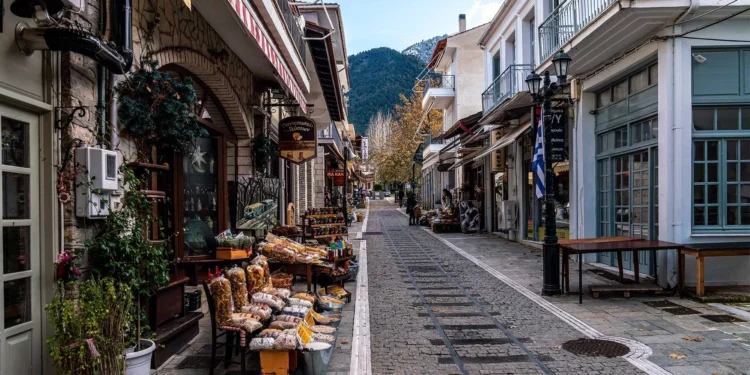 Καλάβρυτα: νέοι κανόνες για τραπεζοκαθίσματα, τέντες και ανεμοφράκτες – τι αλλάζει για τις επιχειρήσεις εστίασης 2026