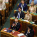Magyar péter mentelmi jogát is felfüggesztette a parlament, elindulhat ellene az eljárás telefonlopás miatt 2026