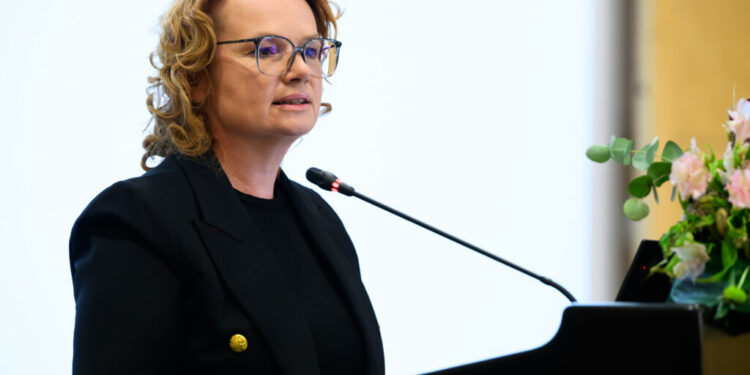 Ministrica dr. Monika kirbiš rojs na dnevih slovenske uprave: poenostavitev birokratskih postopkov ne sme ostati le beseda v govorih politikov 2026