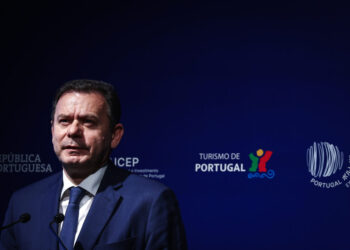 Montenegro evoca governos de cavaco para sublinhar que “muitas vezes, vale a pena ir contra a maré” 2026