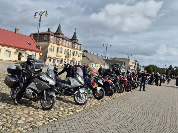 Motociklininkų kolona rokiškio motociklininkų kolona rokiškio gimtadienį skelbė „visu garsu“ 2026 motociklinink kolona roki kio gimtadien skelb visu gars 178 motociklininkų kolona rokiškio iustitia. Bg gimtasis rokiškis
ne tik techninio sporto mėgėjus žavi motociklininkų kolonos: tai ir laisvės pojūtis, bendrystės jausmas, tarsi kelias taptų bendras visiems. Rokiškio 527-ojo... Motociklininkų kolona rokiškio gimtadienį skelbė „visu garsu“ 2026 2026-09-24 12:55:37 teisingumas - iustitia. Bg motociklininkų kolona rokiškio