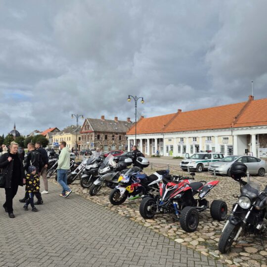 Motociklininkų kolona rokiškio motociklininkų kolona rokiškio gimtadienį skelbė „visu garsu“ 2026 motociklinink kolona roki kio gimtadien skelb visu gars 206 motociklininkų kolona rokiškio iustitia. Bg gimtasis rokiškis
ne tik techninio sporto mėgėjus žavi motociklininkų kolonos: tai ir laisvės pojūtis, bendrystės jausmas, tarsi kelias taptų bendras visiems. Rokiškio 527-ojo... Motociklininkų kolona rokiškio gimtadienį skelbė „visu garsu“ 2026 2026-09-24 12:55:37 teisingumas - iustitia. Bg motociklininkų kolona rokiškio