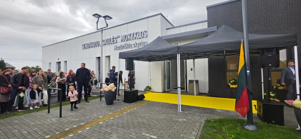 Naujas darželis mazūriškiuose: lauktas lyg vandens gurkšnis 2026 naujas dar elis maz kiuose lauktas lyg vandens gurk nis 67 iustitia. Bg rugsėjo 1-ąją mazūriškiuose, sendvario seniūnijoje, duris atvėrė naujai pastatytas darželis. Į naująją ugdymo įstaigą šiemet įžengė 150 rajono vaikų. Sendvario seniūnija... Naujas darželis mazūriškiuose: lauktas lyg vandens gurkšnis 2026 2026-09-04 08:05:26 teisingumas - iustitia. Bg