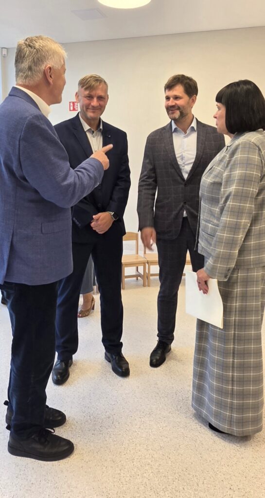 Naujas darželis mazūriškiuose: lauktas lyg vandens gurkšnis 2026 naujas dar elis maz kiuose lauktas lyg vandens gurk nis 77 iustitia. Bg rugsėjo 1-ąją mazūriškiuose, sendvario seniūnijoje, duris atvėrė naujai pastatytas darželis. Į naująją ugdymo įstaigą šiemet įžengė 150 rajono vaikų. Sendvario seniūnija... Naujas darželis mazūriškiuose: lauktas lyg vandens gurkšnis 2026 2026-09-04 08:05:26 teisingumas - iustitia. Bg