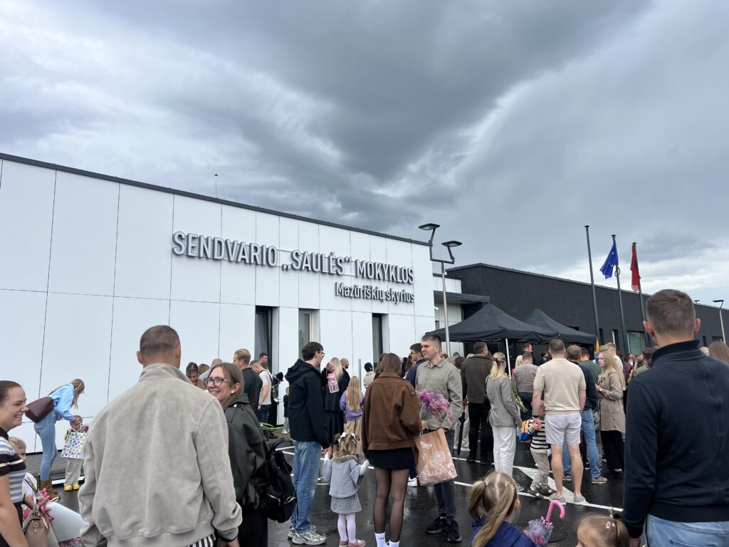 Naujas darželis mazūriškiuose: lauktas lyg vandens gurkšnis 2026 naujas dar elis maz kiuose lauktas lyg vandens gurk nis 93 iustitia. Bg rugsėjo 1-ąją mazūriškiuose, sendvario seniūnijoje, duris atvėrė naujai pastatytas darželis. Į naująją ugdymo įstaigą šiemet įžengė 150 rajono vaikų. Sendvario seniūnija... Naujas darželis mazūriškiuose: lauktas lyg vandens gurkšnis 2026 2026-09-04 08:05:26 teisingumas - iustitia. Bg