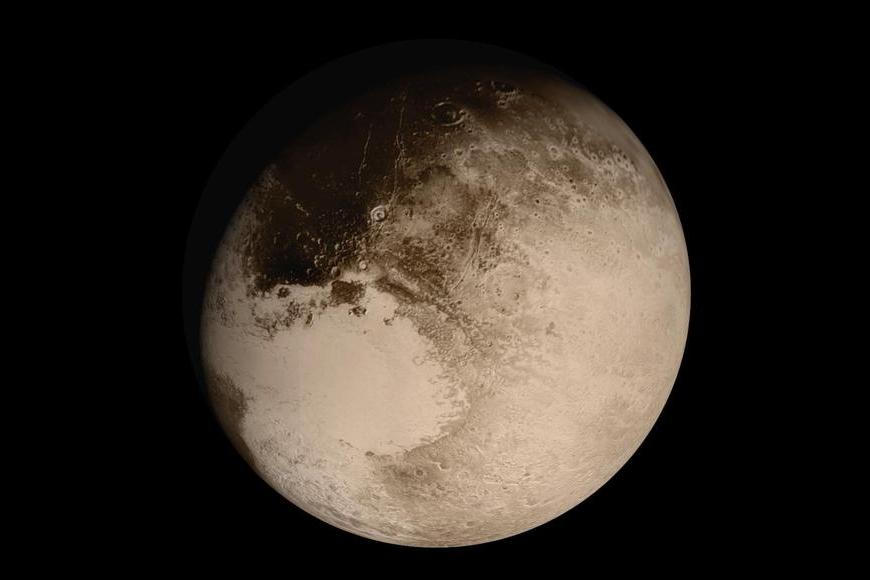 Planetární vyhnanec dráždí vědce dál. Hádka o vyškrtnuté Pluto je po 20 letech ještě divočejší 2026