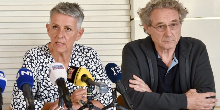 Podpisi za referendum o interventnem zakonu že zbrani, kaviar socialisti slavijo 2026