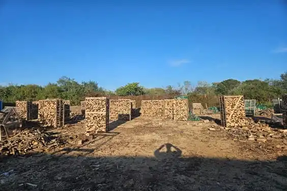 Brennholz fabrik eiche buche esche birke hainbuche hersteller verarbeitet holzstämme für großhandel brennholz produktion und export import brennholz fabrik eiche buche esche birke hainbuche
