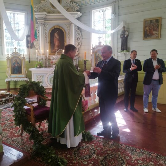 Rageliuose nuskambėjo „grūšninis kermošius“ – šventė, kurioje telpa tikėjimas, muzika ir bendrystė 2026 - teisingumas - iustitia. Bg Rageliuose nuskambėjo „grūšninis kermošius“ – šventė, kurioje telpa tikėjimas, muzika ir bendrystė 2026 rageliuose nuskamb ninis kermo ius vent kurioje telpa t 9 iustitia. Bg gimtasis rokiškis
yra švenčių, kurios ateina ir praeina, o yra tokių, kurios palieka šilumą dar ilgam. Viena iš jų – rageliuose rengiamas „grūšninis kermošius“. Tai ne tik... Rageliuose nuskambėjo „grūšninis kermošius“ – šventė, kurioje telpa tikėjimas, muzika ir bendrystė 2026 2026-09-09 13:15:36 teisingumas - iustitia. Bg