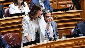 Il rejeita moção de censura e acusa chega de “escolher o caos” 2026