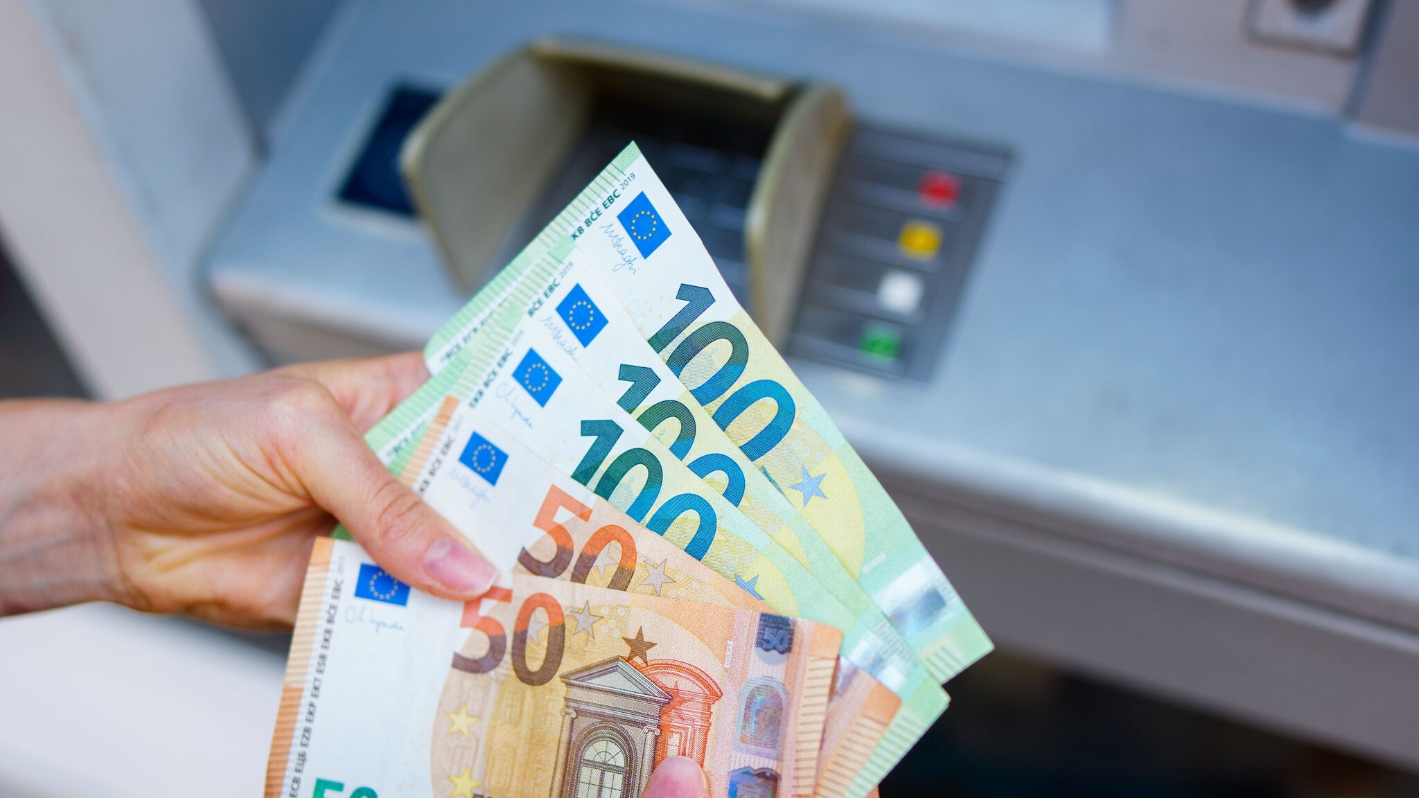 Schock für opfer - bankomatkarte gestohlen und tausende euro erbeutet 2026