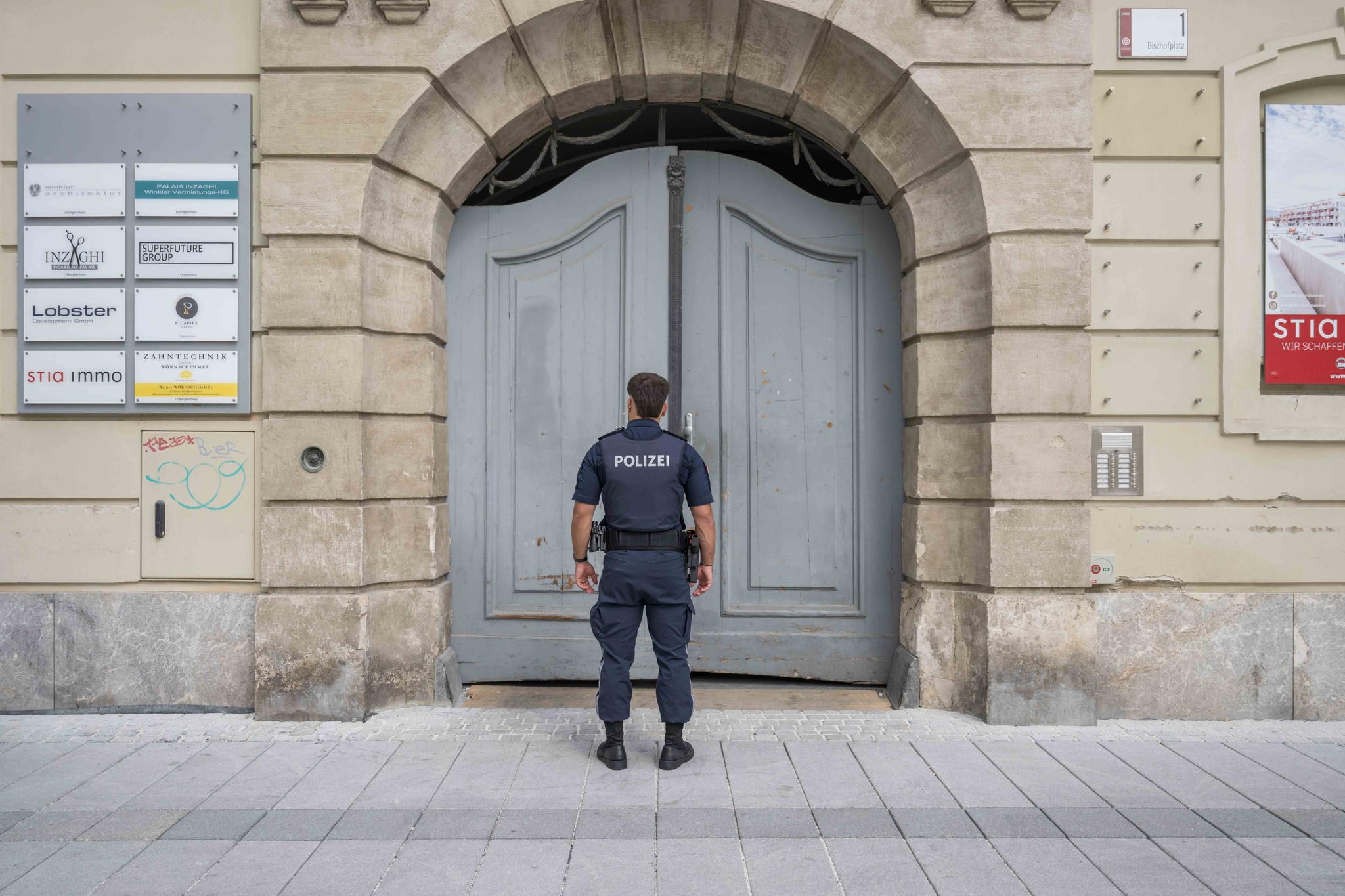 Schweigt zur tat - frau getötet: verdächtiger ist bruder des partners 2026