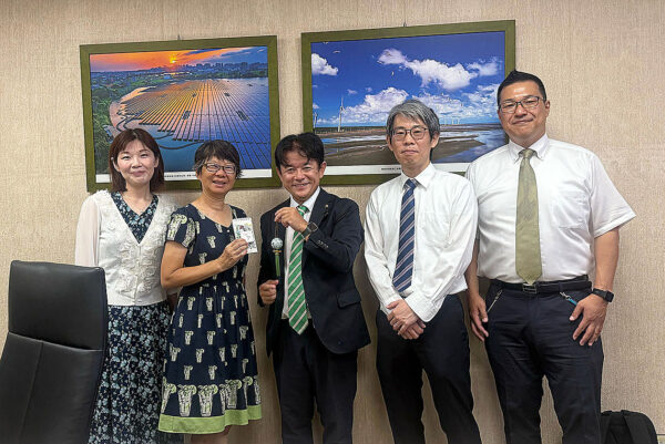 台湾・洋上風力の離岸距離40㌔へ　住民運動が政府動かす　国内では「2㌔で安全」と日本企業　鶴岡市議らが現地調査 2026 shang zhu kasu deha raga 2026 3 （2026年9月2日付掲載）
40キロ沖にできた大彰化洋上風力発電（台湾彰化県）
　<span style="font-family: arial, helvetica,... Iustitia. Bg 台湾・洋上風力の離岸距離40㌔へ　住民運動が政府動かす　国内では「2㌔で安全」と日本企業　鶴岡市議らが現地調査 2026 2026-09-09 12:29:52 正義