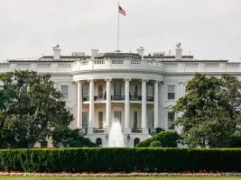 Судот нареди трамп привремено да им дозволи пристап до белата куќа на новинарите на кои им ги одзема акредитациите 2026 - правда - юстиция Суд бургас судот нареди трамп привремено да им дозволи пристап до белата куќа на новинарите на кои им ги одзема акредитациите 2026 sudot naredi tramp privremeno dozvoli pristap belata ku суд бургас iustitia. Bg сојузен судија ѝ нареди на администрацијата на трамп привремено да им го врати пристапот до белата куќа на новинарите од си-ен-ен, ем-ес нау и политико, наведувајќи дека... Судот нареди трамп привремено да им дозволи пристап до белата куќа на новинарите на кои им ги одзема акредитациите 2026 2026-09-24 06:41:02 правда - юстиция суд бургас