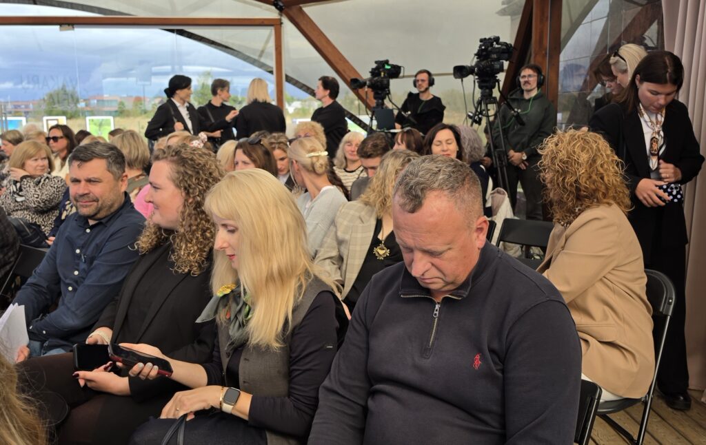 Klaipėdos rajono svencelėje – klaipėdos rajono kultūros forumas 2026 svencel klaip dos rajono kult ros forumas 2026 218 klaipėdos rajono iustitia. Bg rugsėjo mėnesį lietuva oficialiai mini kultūros dieną, kuri kviečia visuomenę atsigręžti į gilias mūsų šalies kultūros šaknis, įvertinti meno kūrėjų indėlį ir kartu kurti... Svencelėje – klaipėdos rajono kultūros forumas 2026 2026-09-24 11:08:29 teisingumas - iustitia. Bg klaipėdos rajono