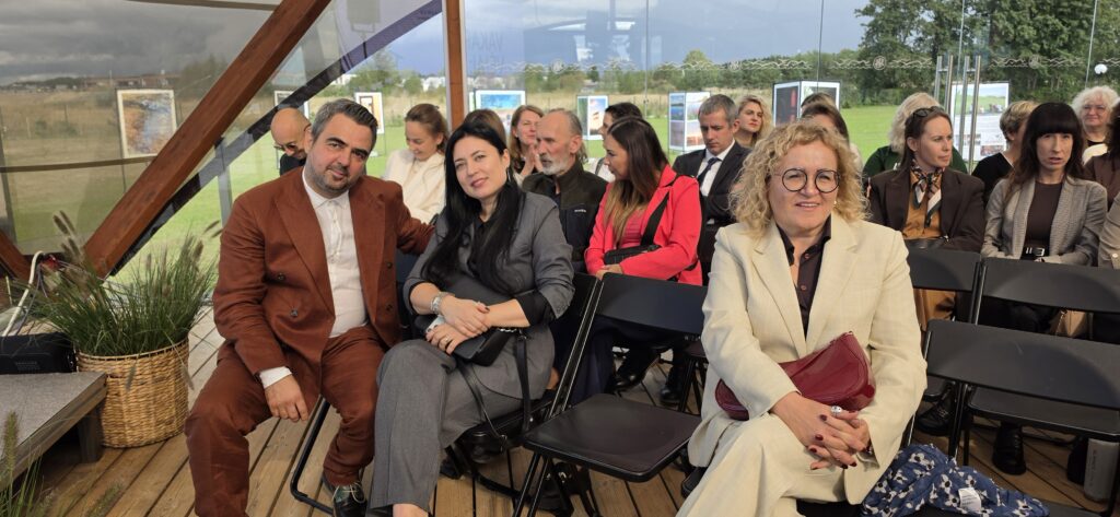 Kultūros svencelėje – klaipėdos rajono kultūros forumas 2026 svencel klaip dos rajono kult ros forumas 2026 219 kultūros iustitia. Bg rugsėjo mėnesį lietuva oficialiai mini kultūros dieną, kuri kviečia visuomenę atsigręžti į gilias mūsų šalies kultūros šaknis, įvertinti meno kūrėjų indėlį ir kartu kurti... Svencelėje – klaipėdos rajono kultūros forumas 2026 2026-09-24 11:02:29 teisingumas - iustitia. Bg kultūros