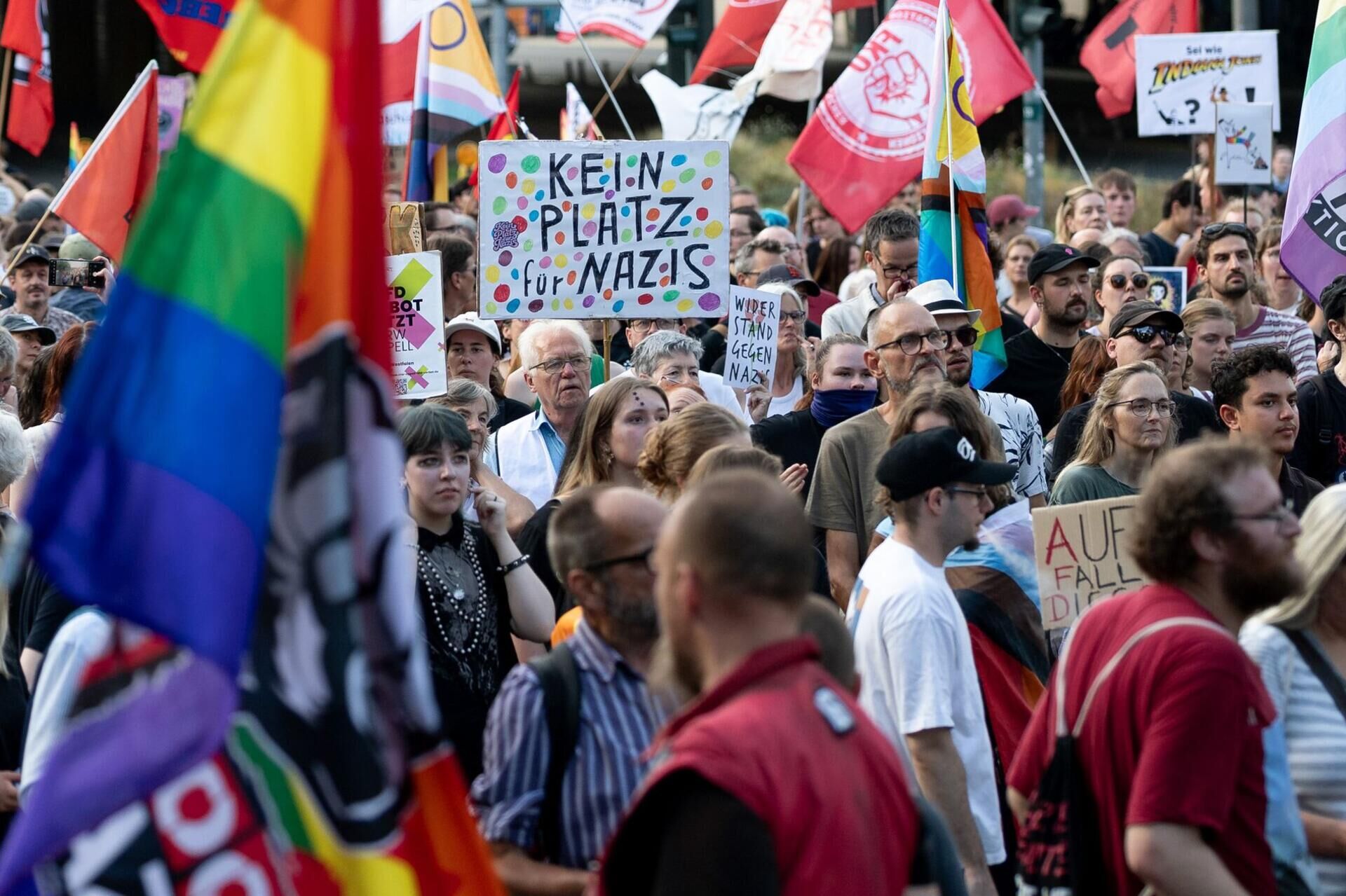 Tausende protestieren gegen die afd 2026 tausende protestieren gegen die afd 2026 4 verfasst von:dpa tausende menschen im ganzen land haben gegen die afd protestiert. Nach dem klaren sieg der... Iustitia. Bg tausende protestieren gegen die afd 2026 2026-09-07 21:44:00 iustitia. Bg - gerechtigkeit