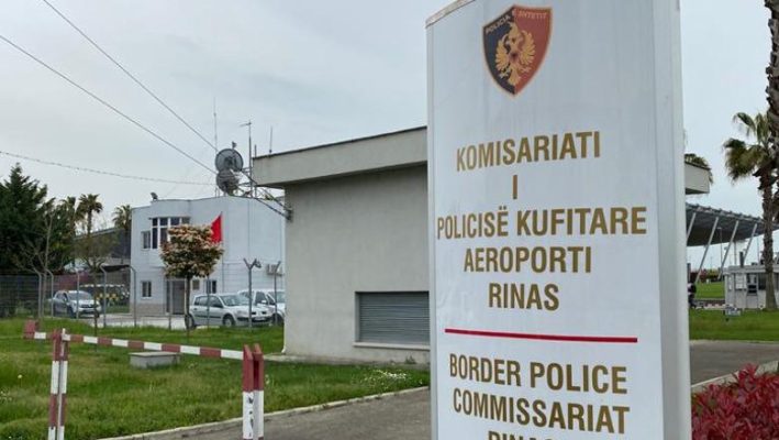 Tentoi të kalonte në aeroport me armë, zbardhet dëshmia e 42-vjeçarit: e kisha harruar në çantë, isha për qitje me shokët në tropojë 2026