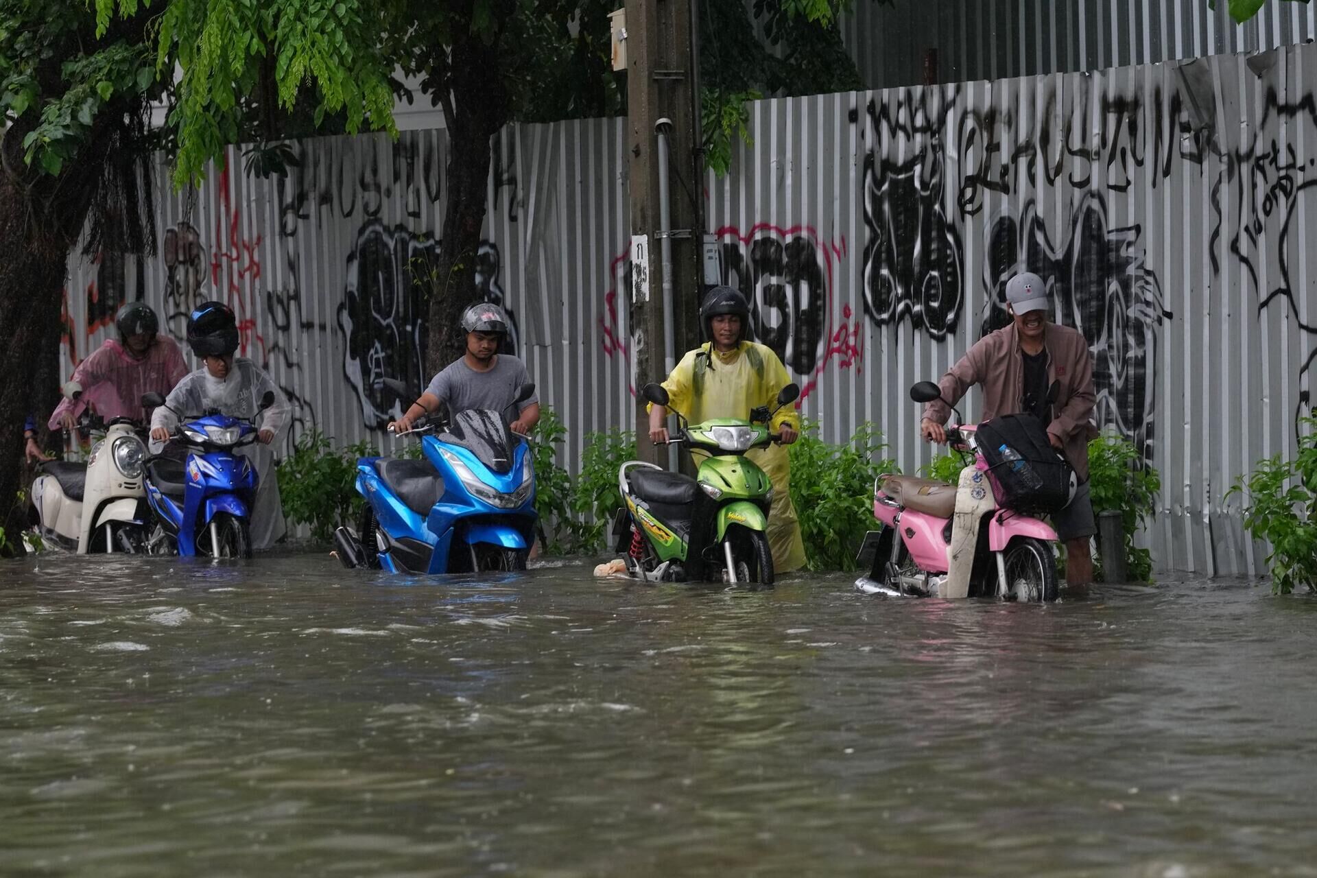 Thailand überschwemmungen legen thailand: überschwemmungen legen millionenstadt bangkok lahm 2026 thailand berschwemmungen legen millionenstadt bangkok l 1 thailand überschwemmungen legen verfasst von:dpa starkregen und überschwemmungen haben die thailändische hauptstadt bangkok weitgehend... Iustitia. Bg thailand: überschwemmungen legen millionenstadt bangkok lahm 2026 2026-09-26 12:54:00 iustitia. Bg - gerechtigkeit thailand überschwemmungen legen