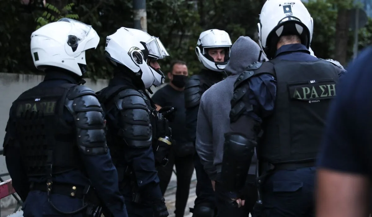 Δόθηκε «σήμα» ότι θα συμμετάσχει σε δολοφονία, συνελήφθη σέρβος στη θεσσαλονίκη από το ελληνικό fbi Δόθηκε «σήμα» ότι θα συμμετάσχει σε δολοφονία, συνελήφθη σέρβος στη θεσσαλονίκη από το ελληνικό fbi