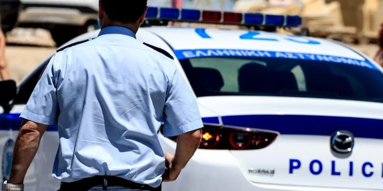 Πάτρα: Προσποιήθηκε τον αστυνομικό και έκλεψε κινητό από γυναίκα 2026