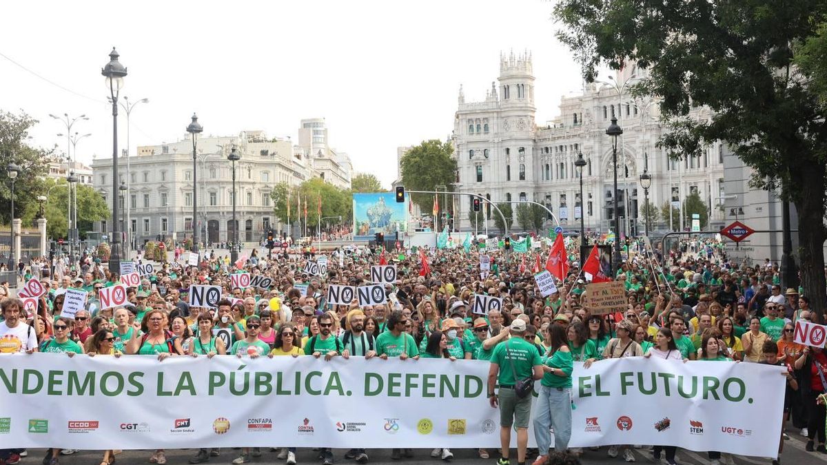 Una marea verde por la educación pública desborda madrid y termina junto a la acampada por la vivienda en sol: “tenemos los mismos enemigos” 2026 - justicia - iustitia. Bg Una marea verde por la educación pública desborda madrid y termina junto a la acampada por la vivienda en sol: “tenemos los mismos enemigos”