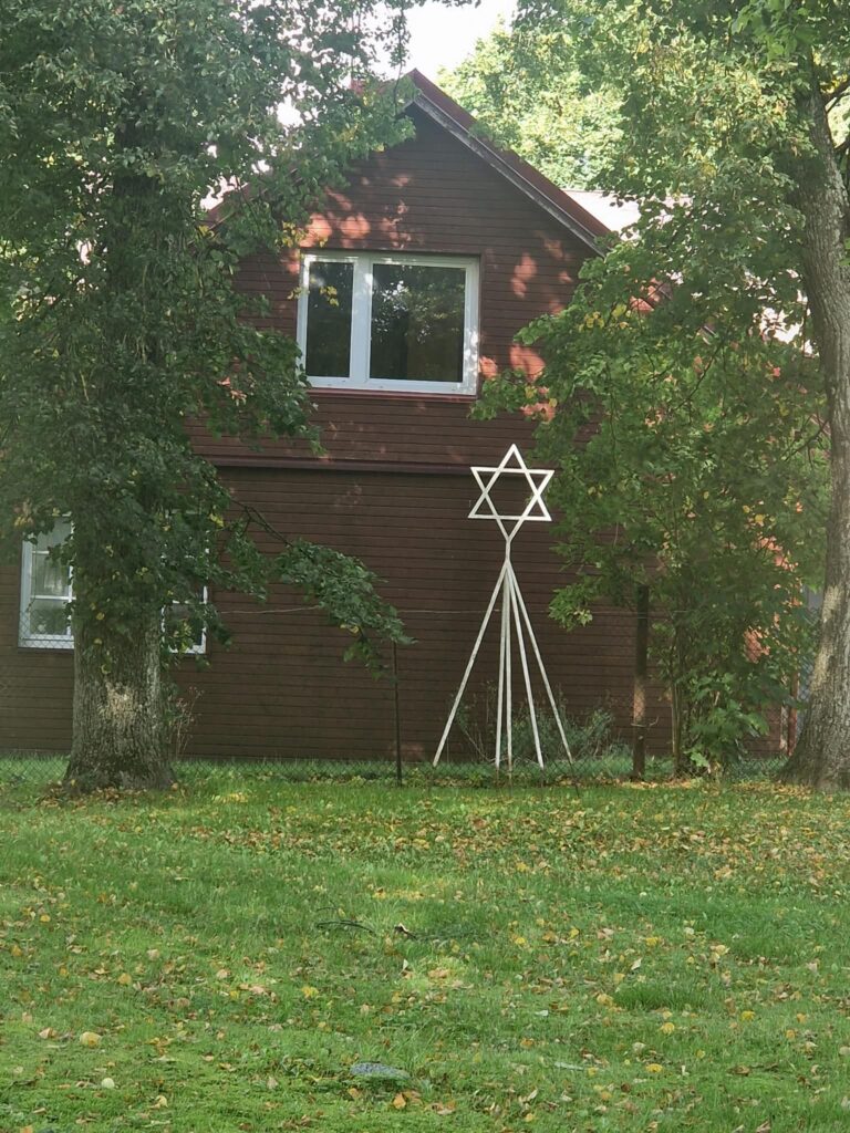 „vaivorykštės“ gimnazistų pagarbus dėmesys holokaustui 2026 - teisingumas - iustitia. Bg Žydų „vaivorykštės“ gimnazistų pagarbus dėmesys holokaustui 2026 vaivoryk gimnazist pagarbus mesys holokaustui 2026 8 žydų iustitia. Bg 2026 metais minime 85-ąsias holokausto pradžios lietuvoje metines. Gimnazijos mokiniai bei mokytojai visą savaitę organizavo įvairias veiklas, įprasminančias istorinę... „vaivorykštės“ gimnazistų pagarbus dėmesys holokaustui 2026 2026-09-25 06:40:53 teisingumas - iustitia. Bg žydų