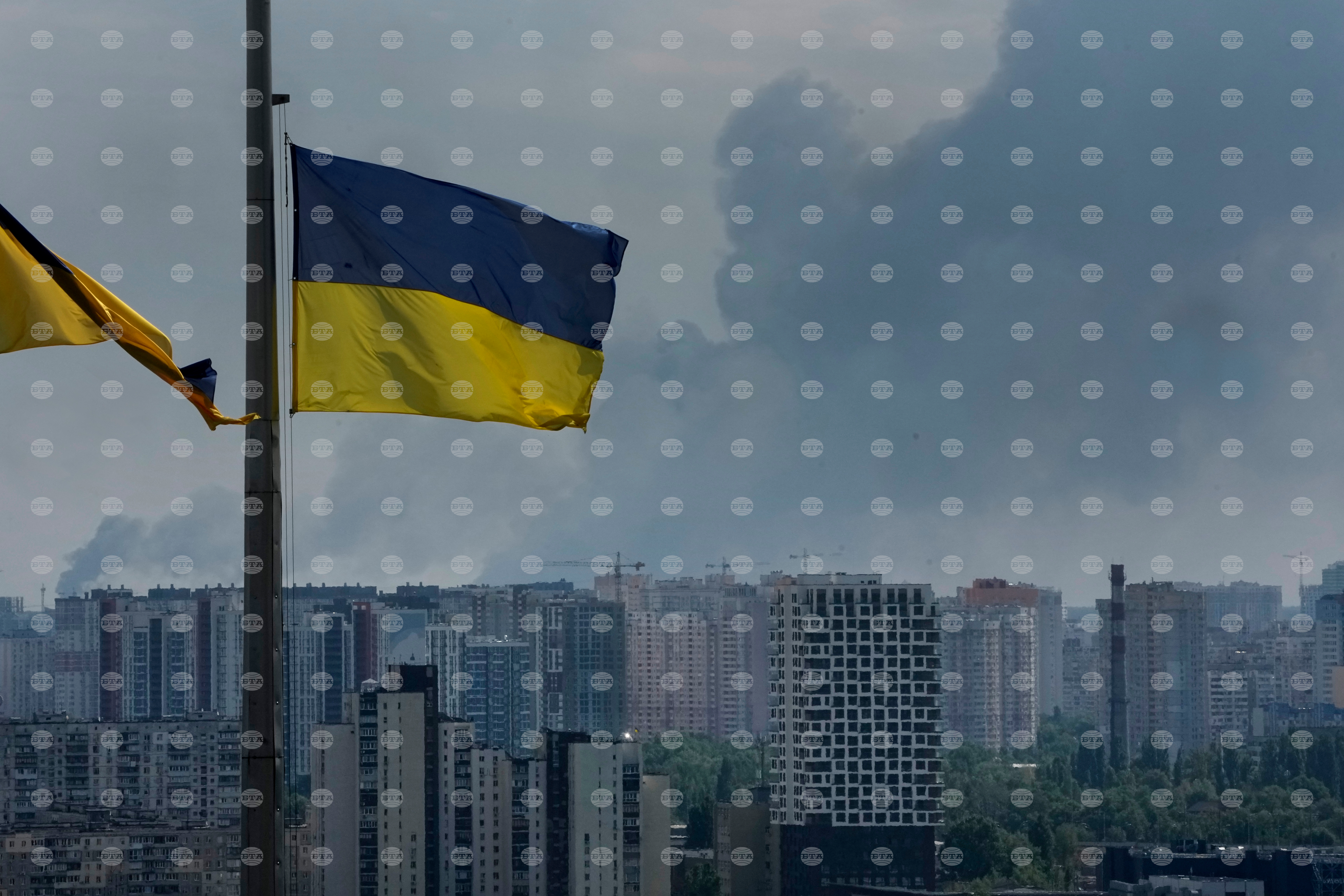 Свят взривове отекнаха в киев, четирима са ранени 2026 vzrivove oteknaha kiev chetirima raneni 2026 свят взривове разтърсиха украинската столица киев в ранните часове на днешния ден, съобщиха ройтерс и франс прес, като се... Iustitia. Bg взривове отекнаха в киев, четирима са ранени 2026 2026-09-01 02:04:37 юстиция свят