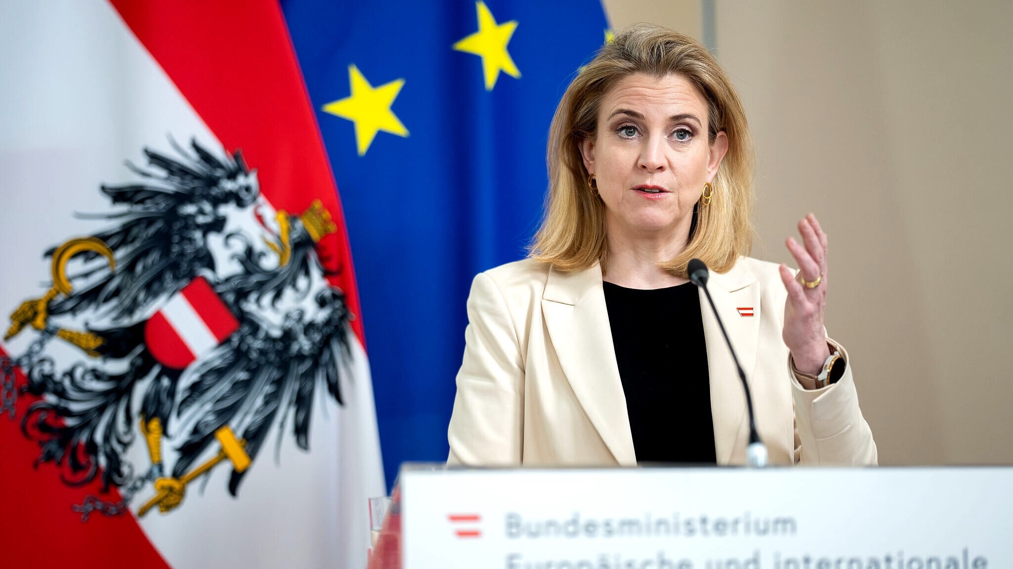 Wegen drohnenattacke - außenministerin lädt russischen botschafter vor 2026