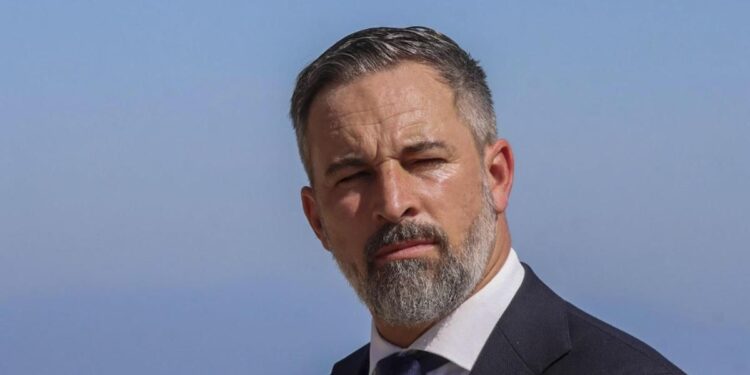Abascal pide "sacrificios" frente a la unión de la izquierda en el senado sin concretar qué hará vox 2026